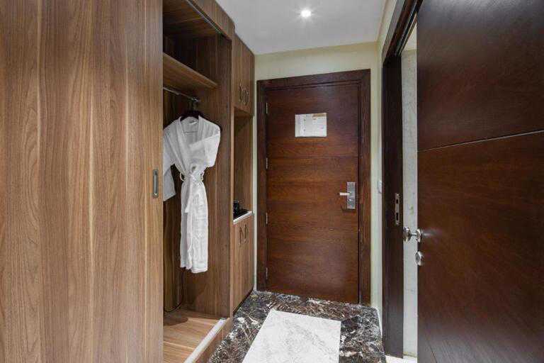 Room 05