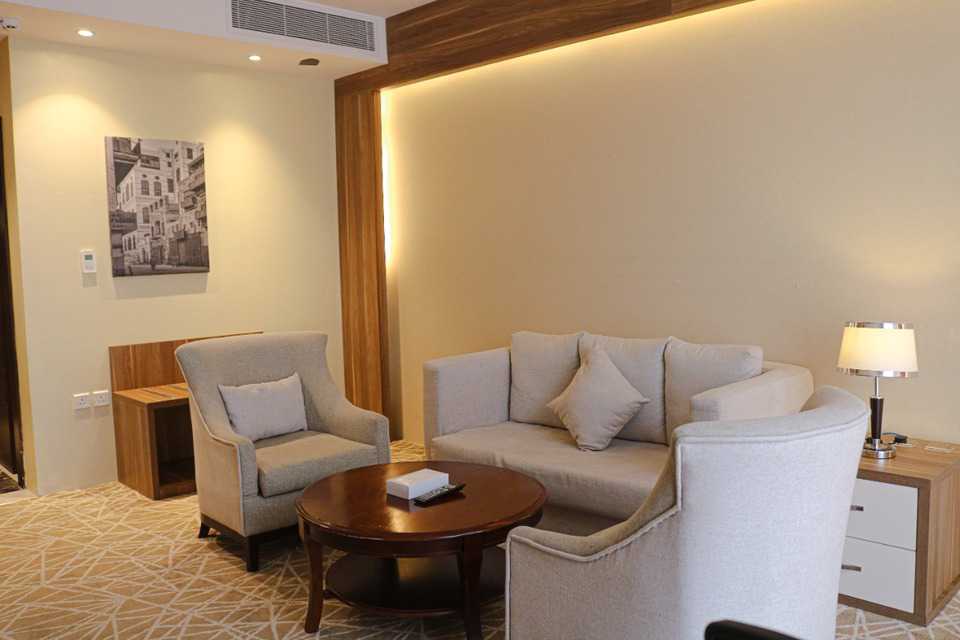 Room 02